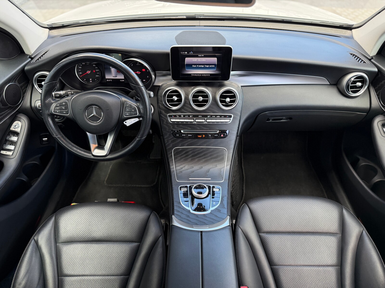 Mercedes-Benz GLC 220 - zdjęcie 13