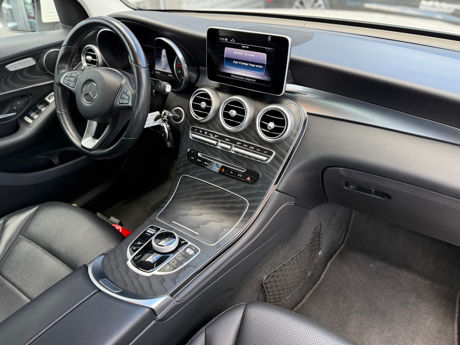 Mercedes-Benz GLC 220 - zdjęcie 22