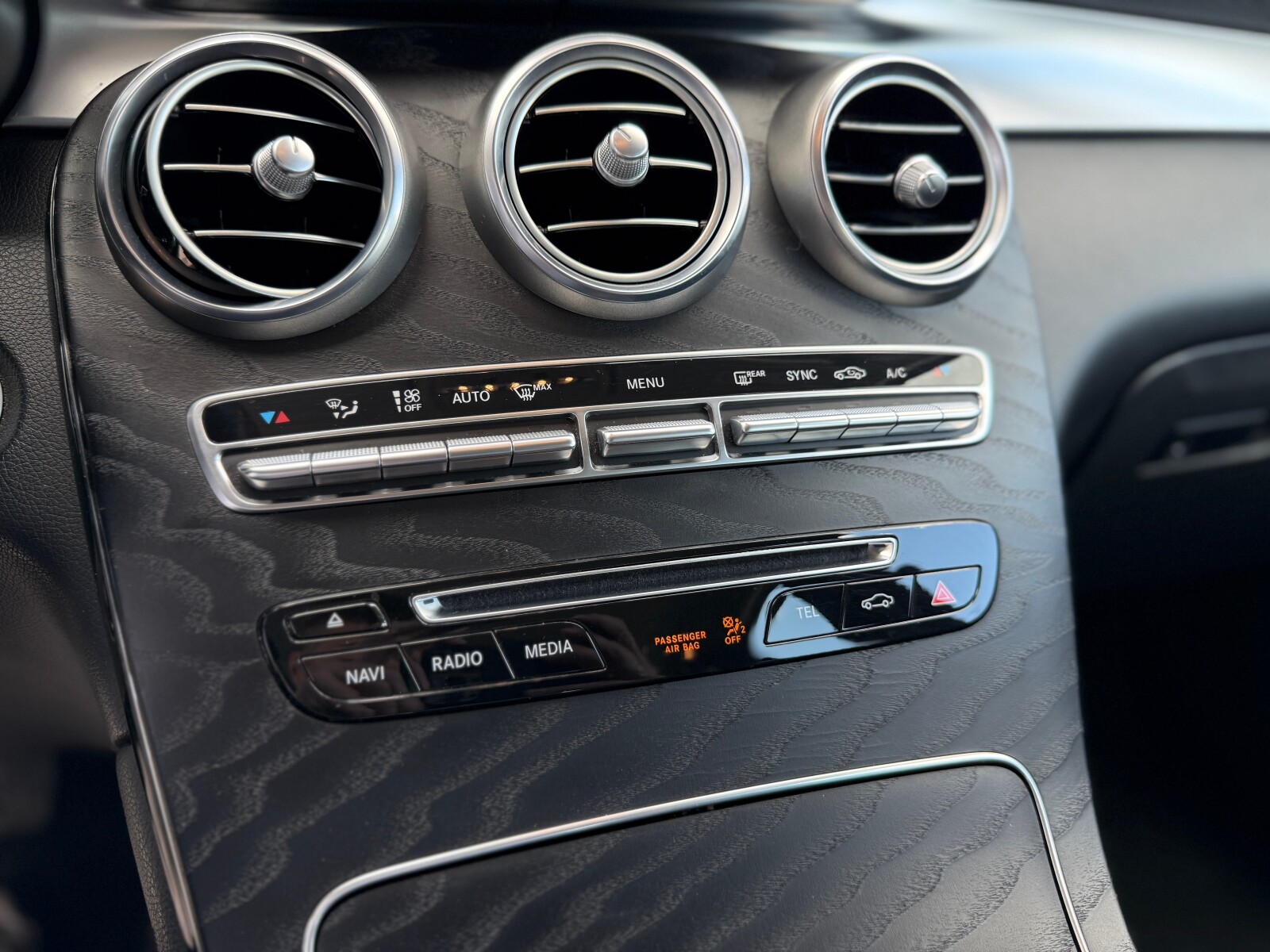 Mercedes-Benz GLC 220 - zdjęcie 25
