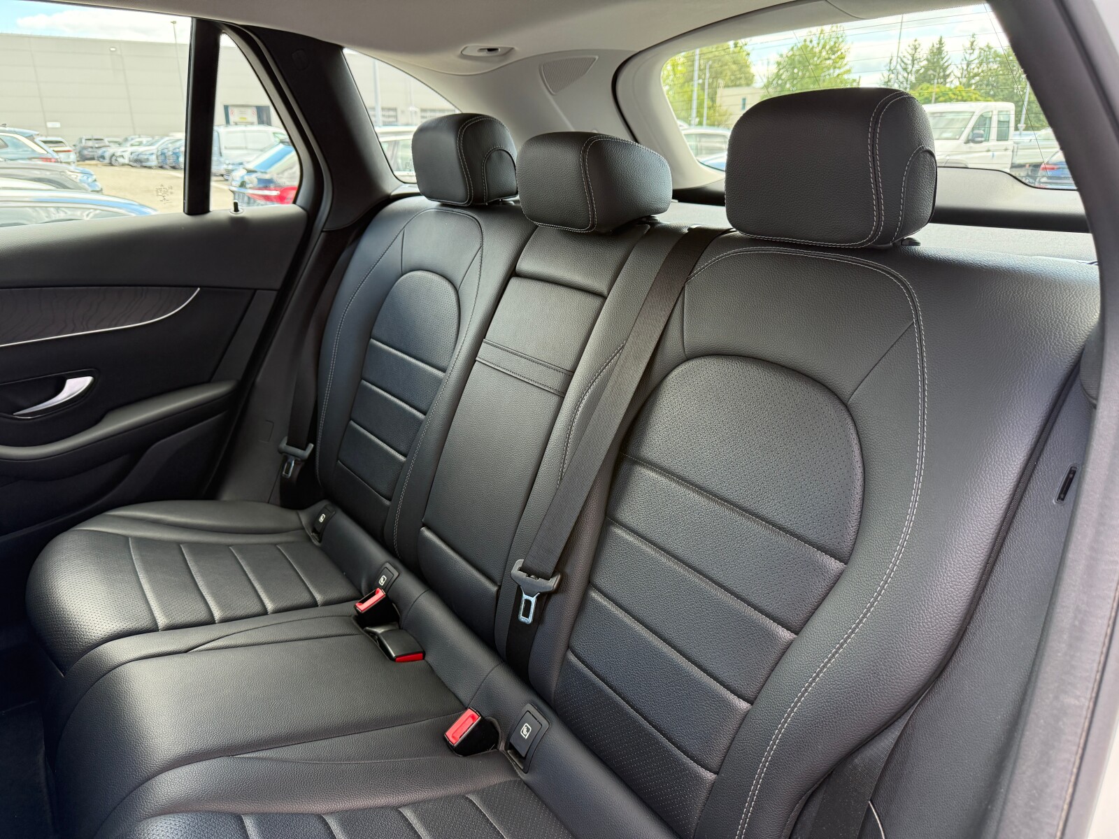 Mercedes-Benz GLC 220 - zdjęcie 11