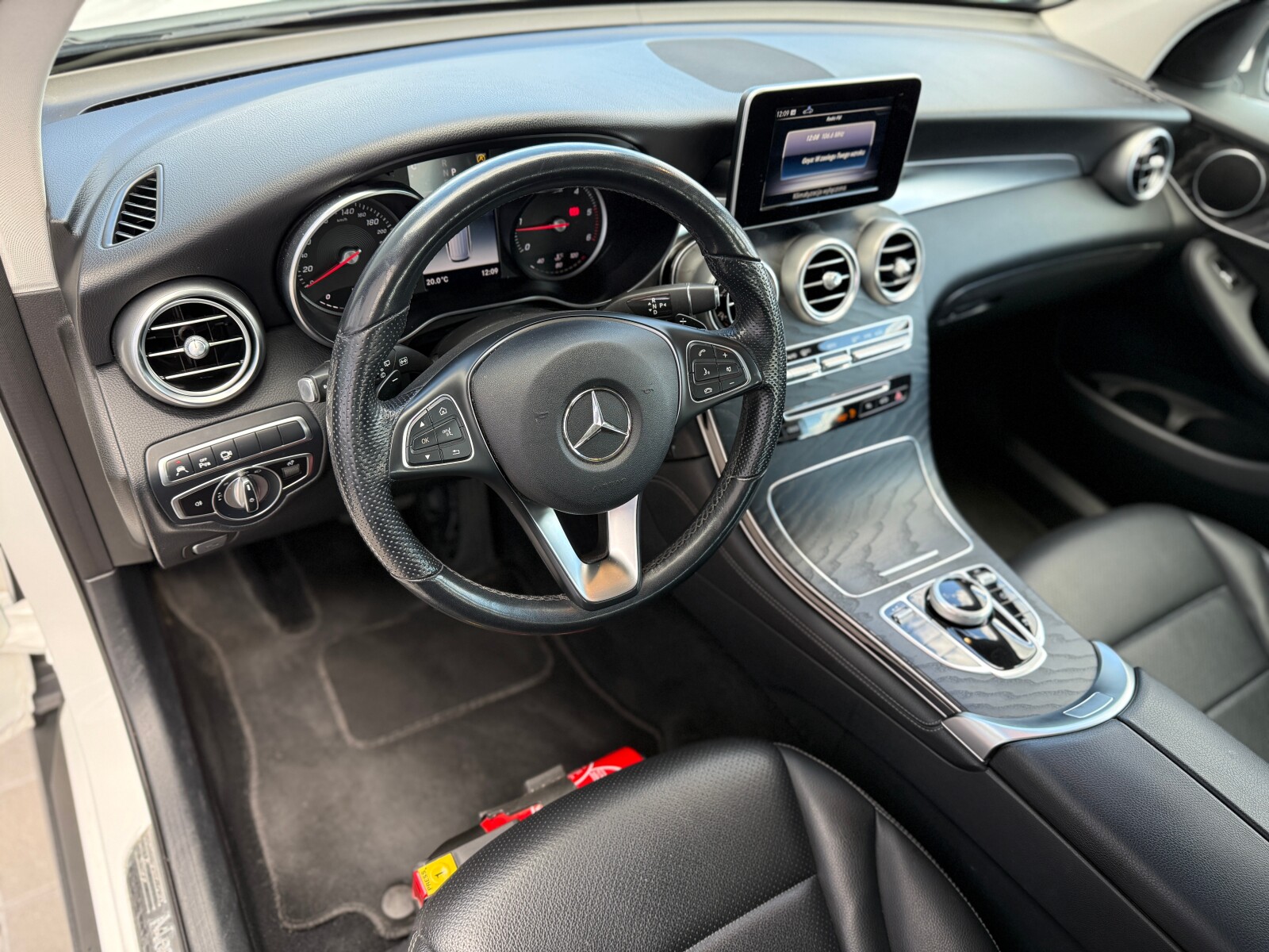 Mercedes-Benz GLC 220 - zdjęcie 19