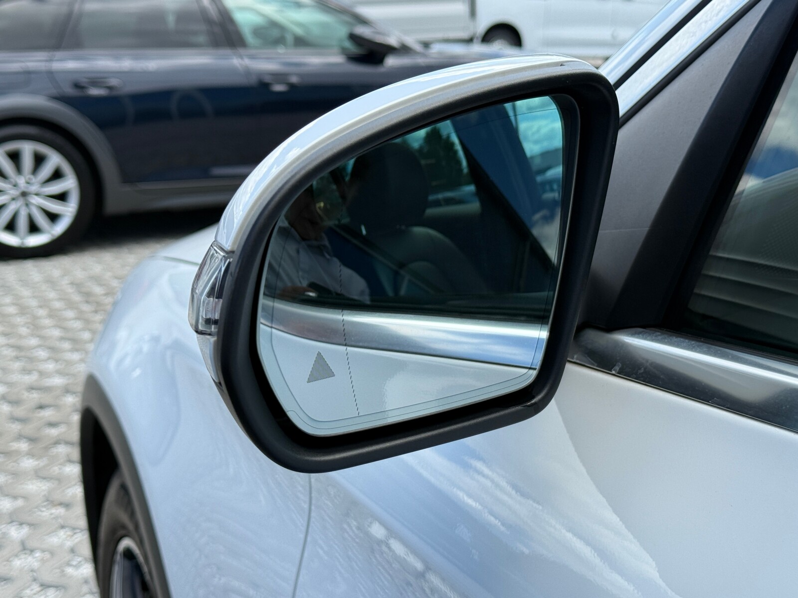 Mercedes-Benz GLC 220 - zdjęcie 32