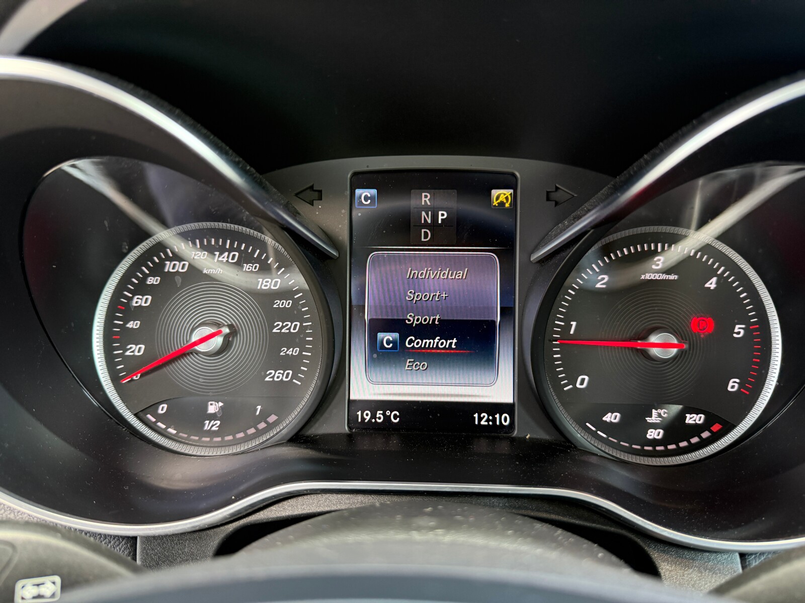 Mercedes-Benz GLC 220 - zdjęcie 28