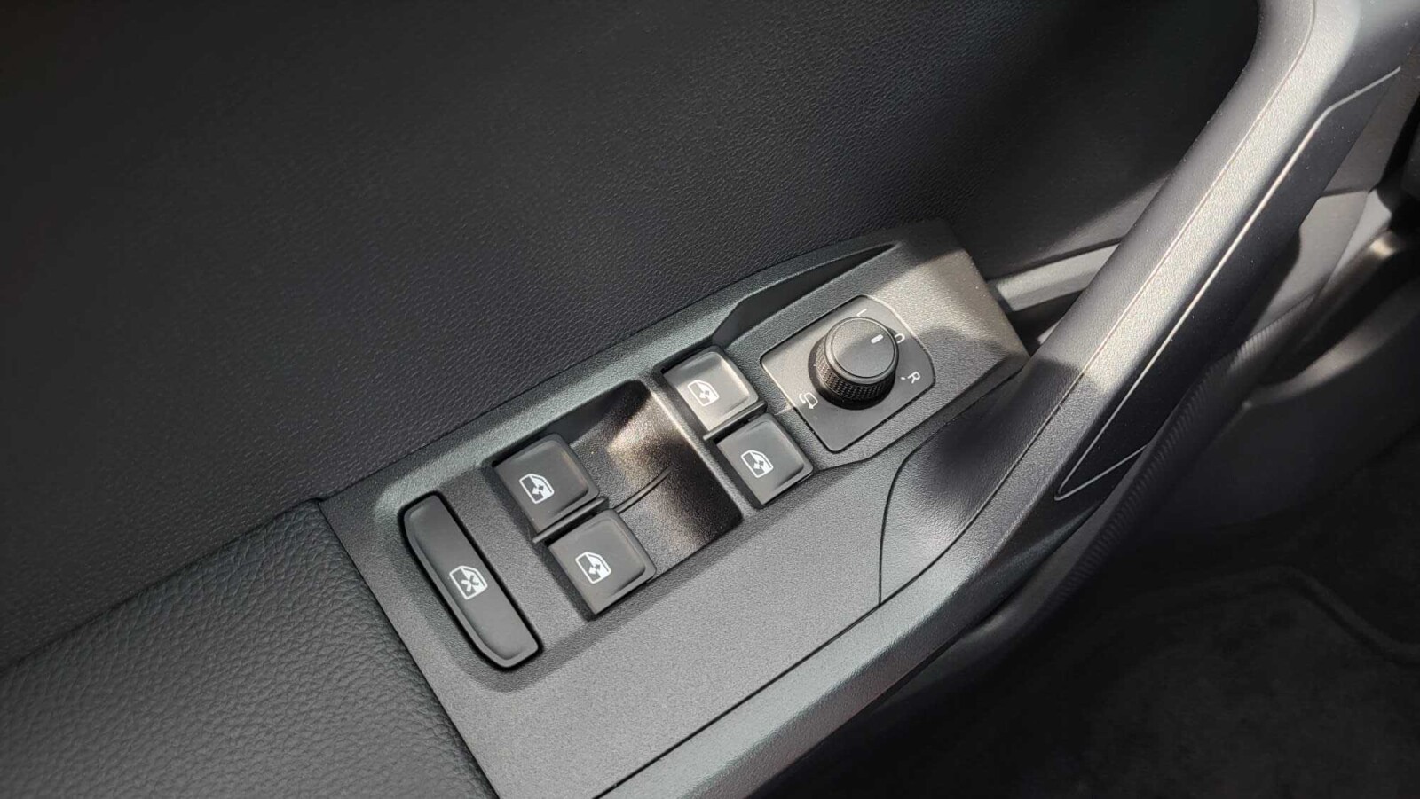 Seat Arona - zdjęcie 15