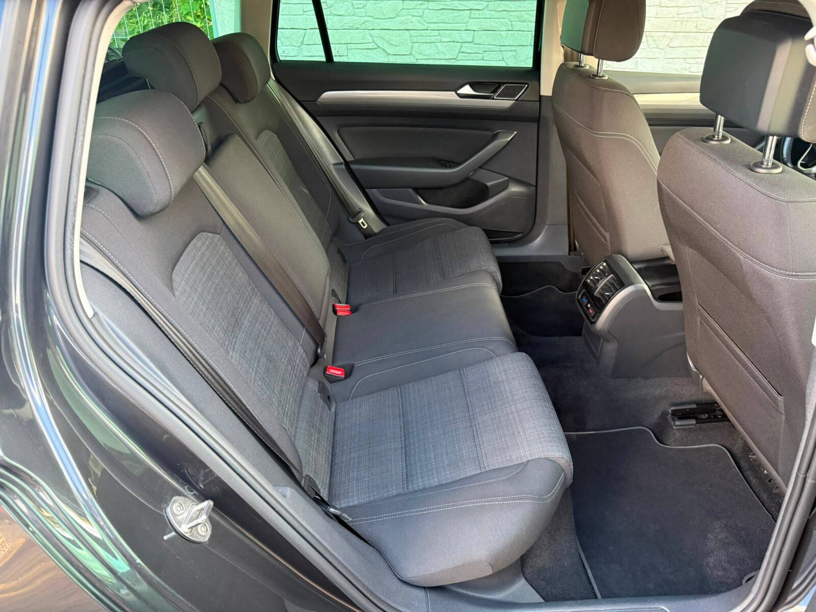 Volkswagen Passat - zdjęcie 12