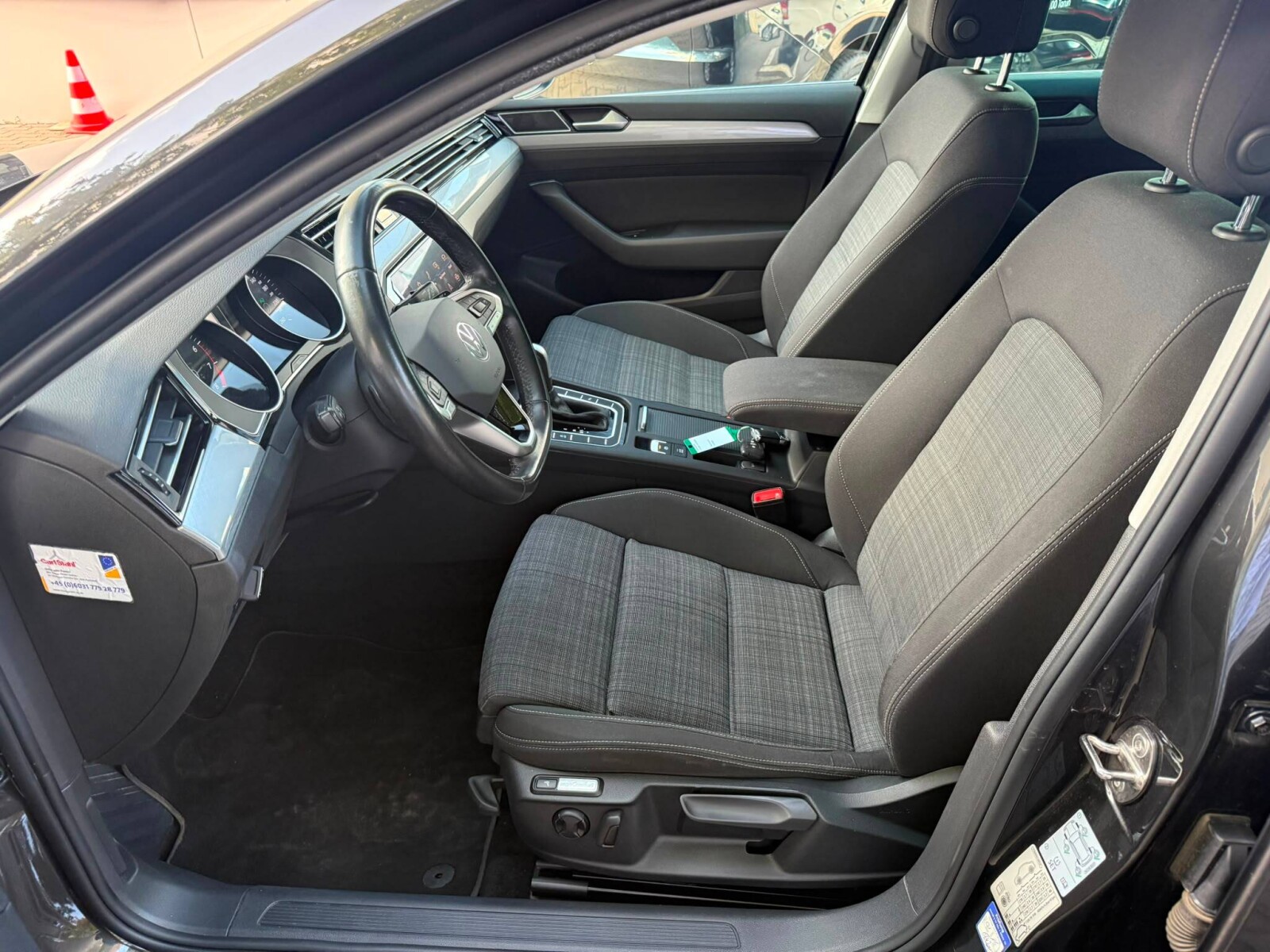 Volkswagen Passat - zdjęcie 23