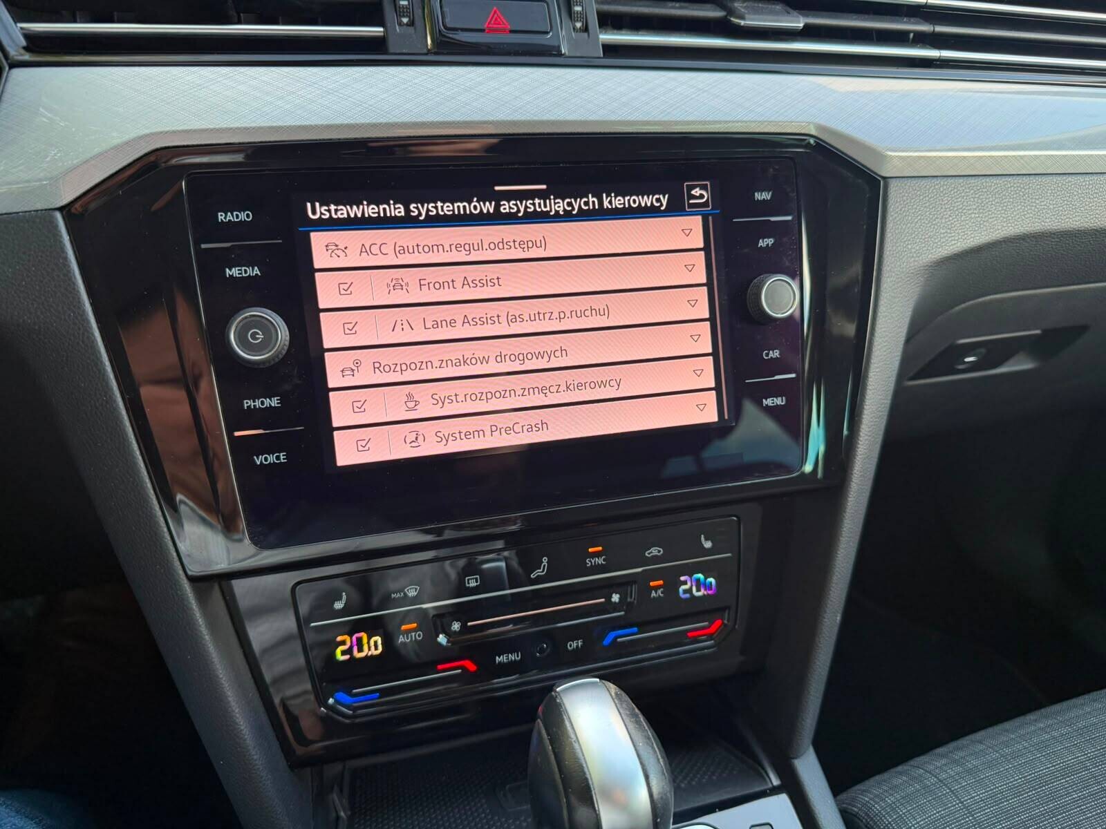 Volkswagen Passat - zdjęcie 27