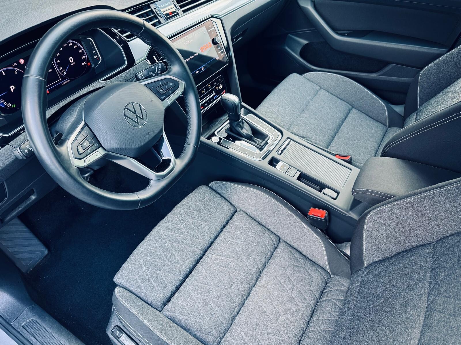 Volkswagen Passat - zdjęcie 12