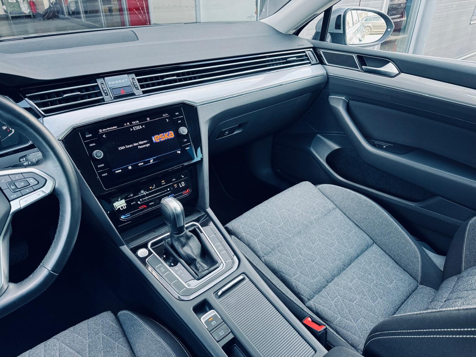 Volkswagen Passat - zdjęcie 24