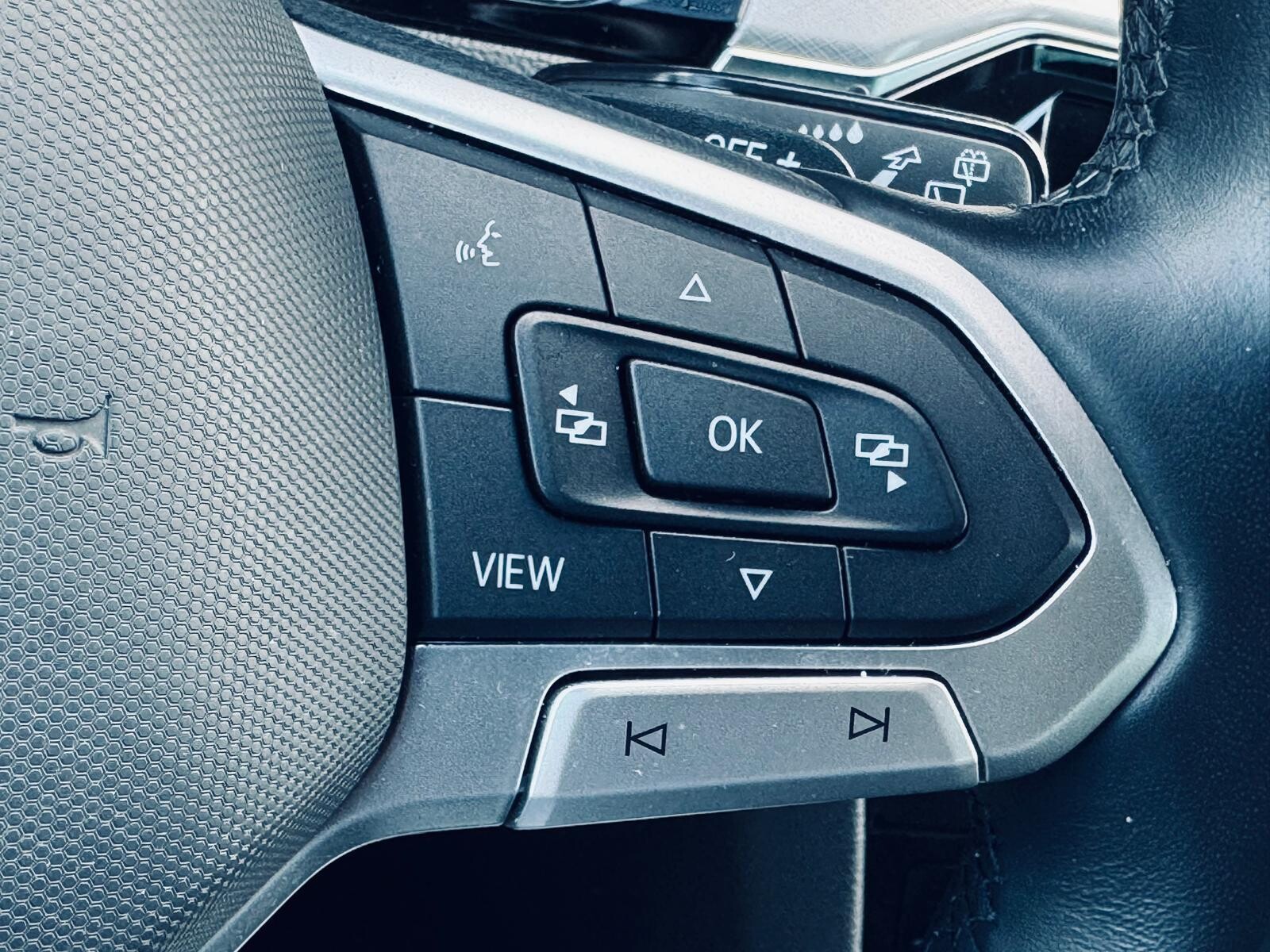 Volkswagen Passat - zdjęcie 21