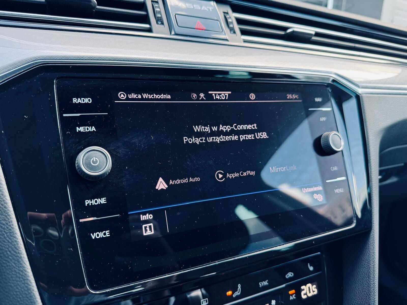 Volkswagen Passat - zdjęcie 26