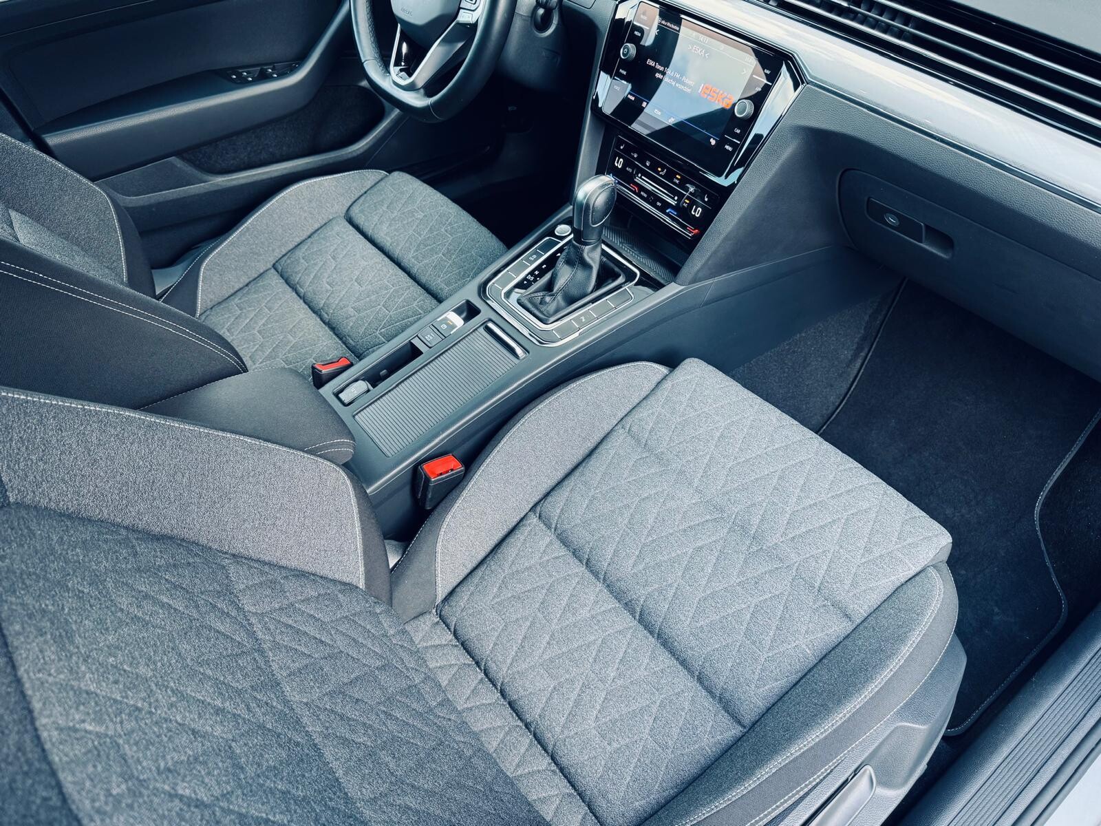 Volkswagen Passat - zdjęcie 16