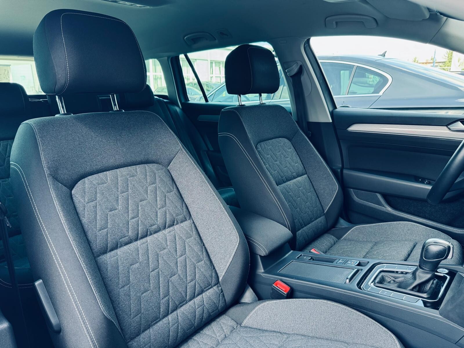 Volkswagen Passat - zdjęcie 15