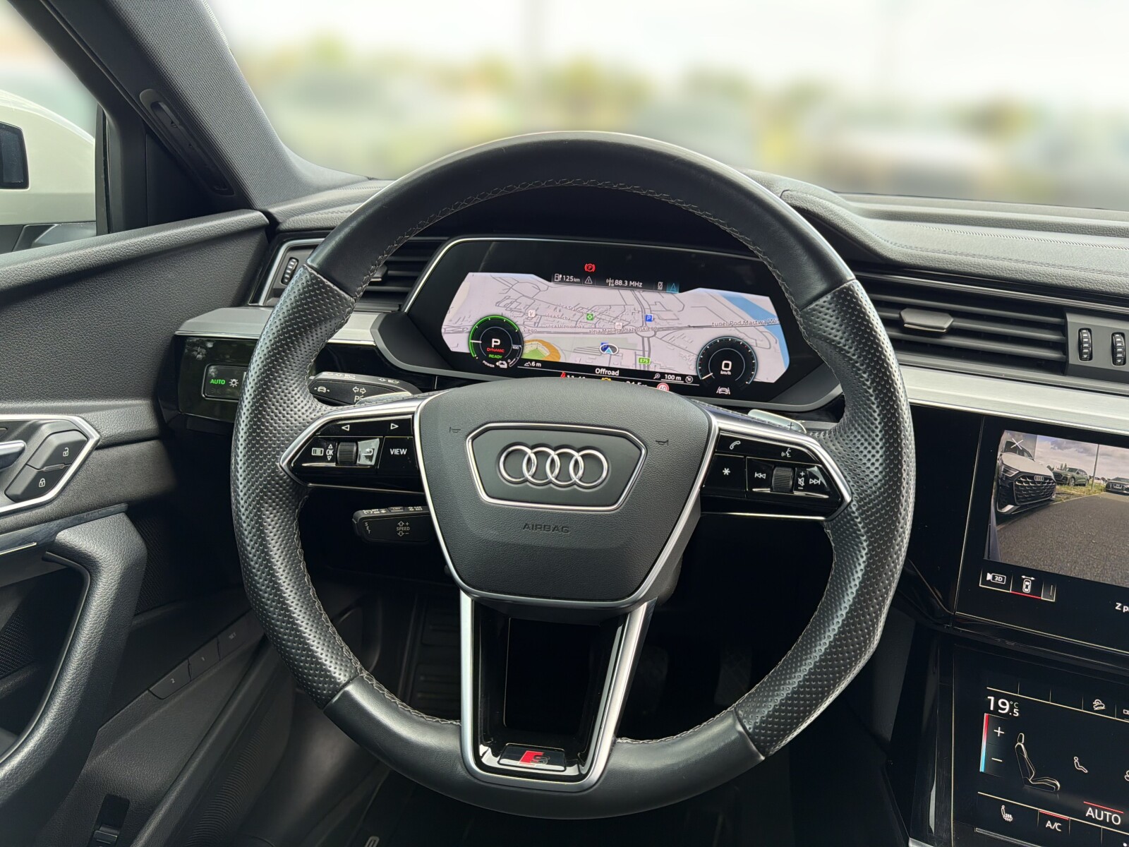 Audi e-tron - zdjęcie 23