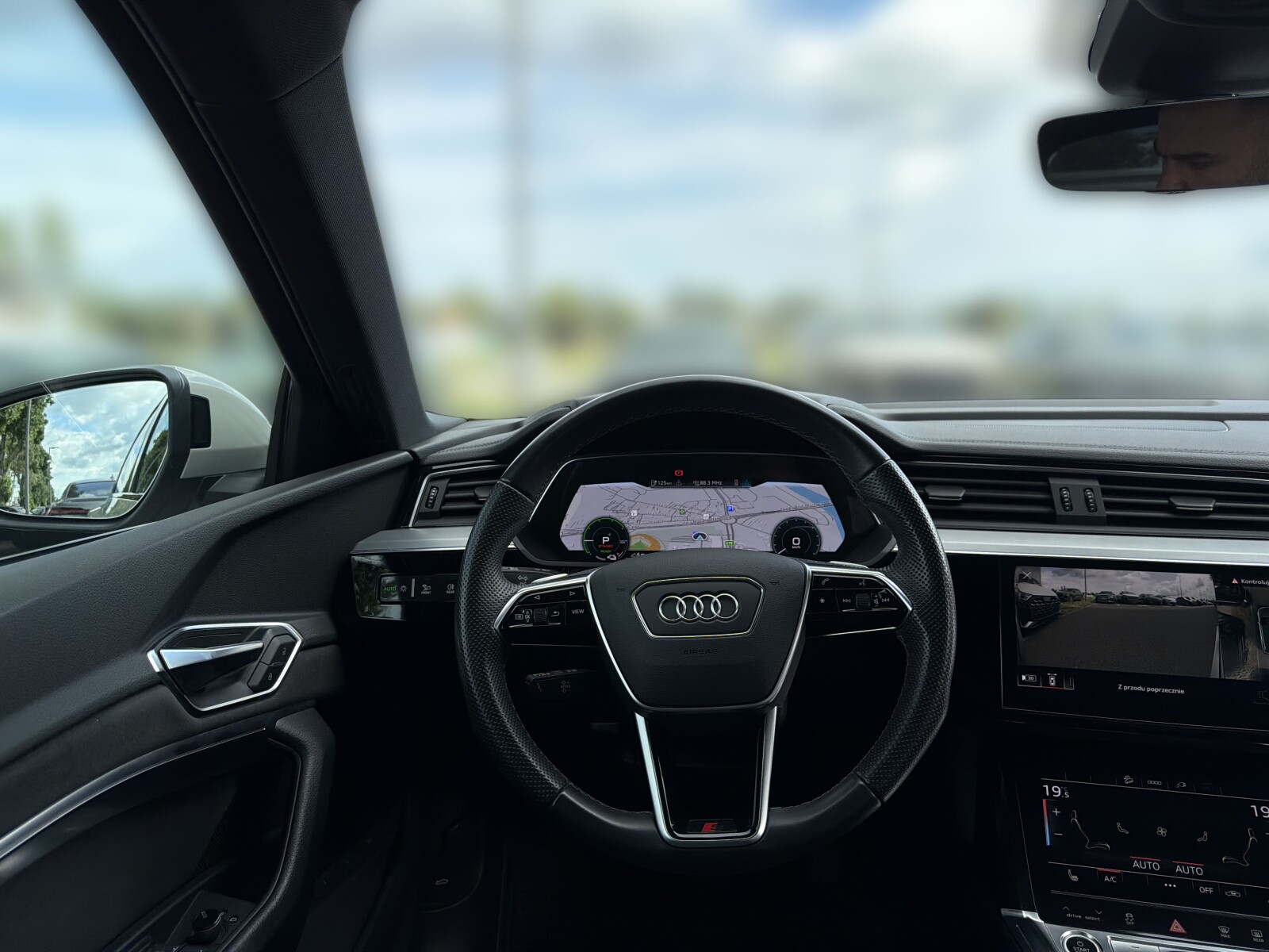 Audi e-tron - zdjęcie 22
