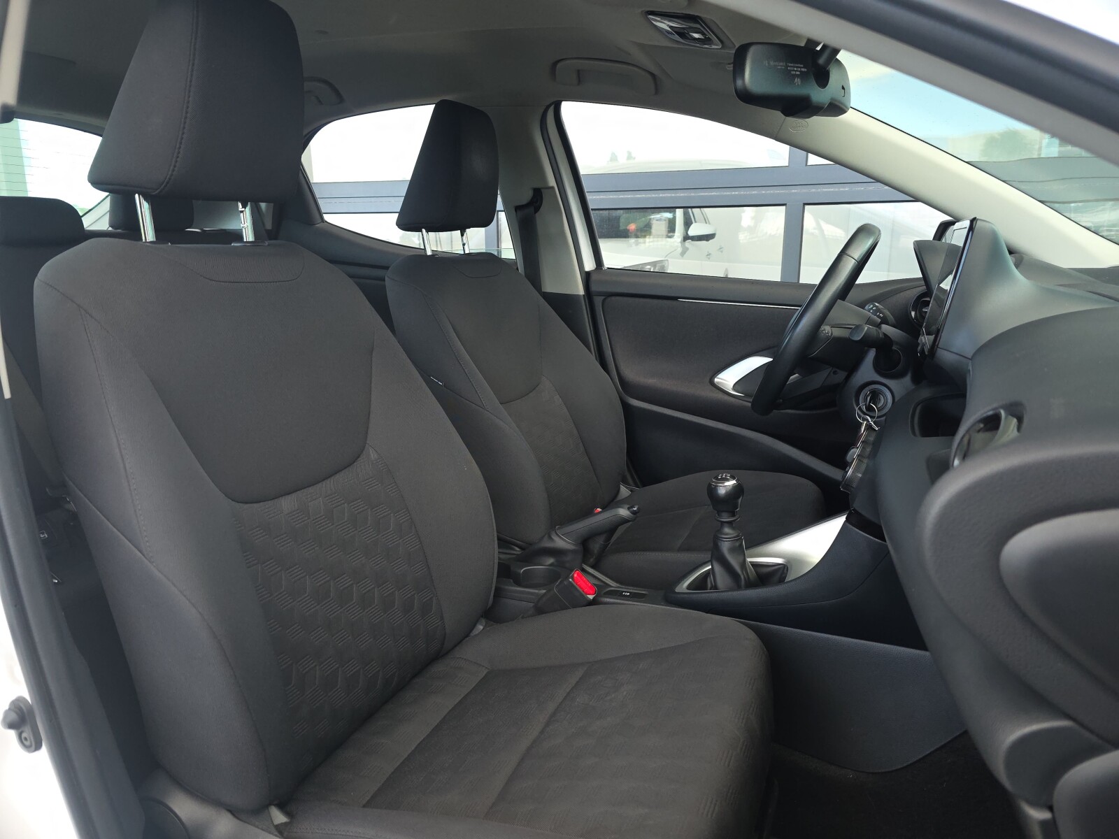 Toyota Yaris - zdjęcie 26