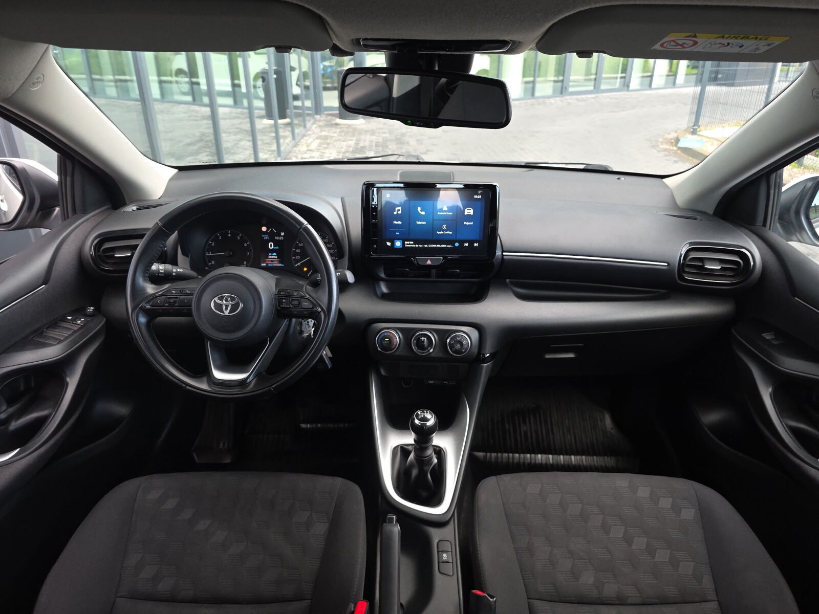 Toyota Yaris - zdjęcie 18