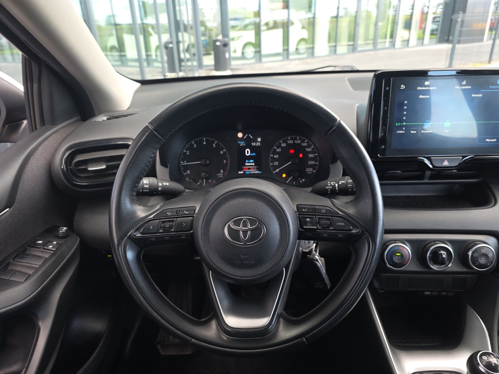 Toyota Yaris - zdjęcie 12