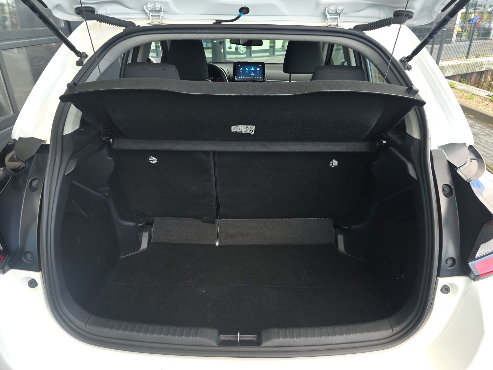 Toyota Yaris - zdjęcie 28