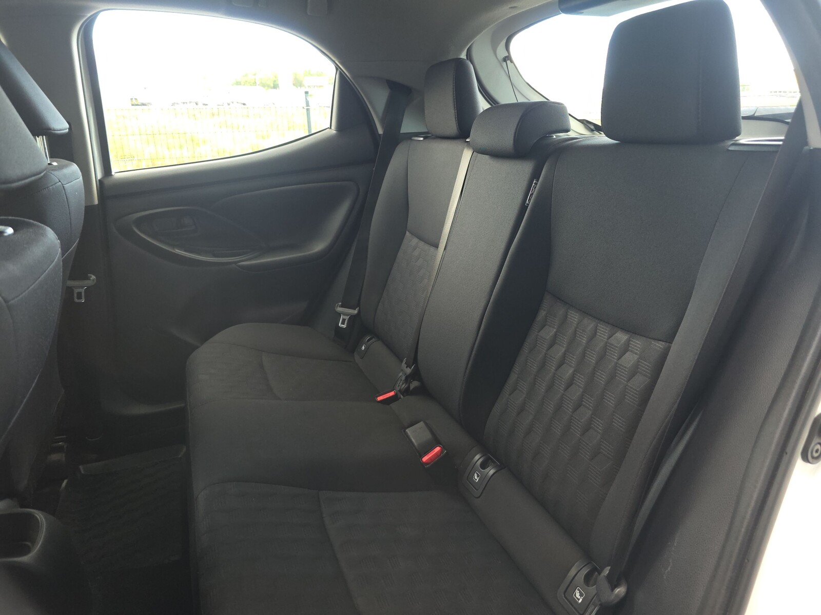 Toyota Yaris - zdjęcie 27