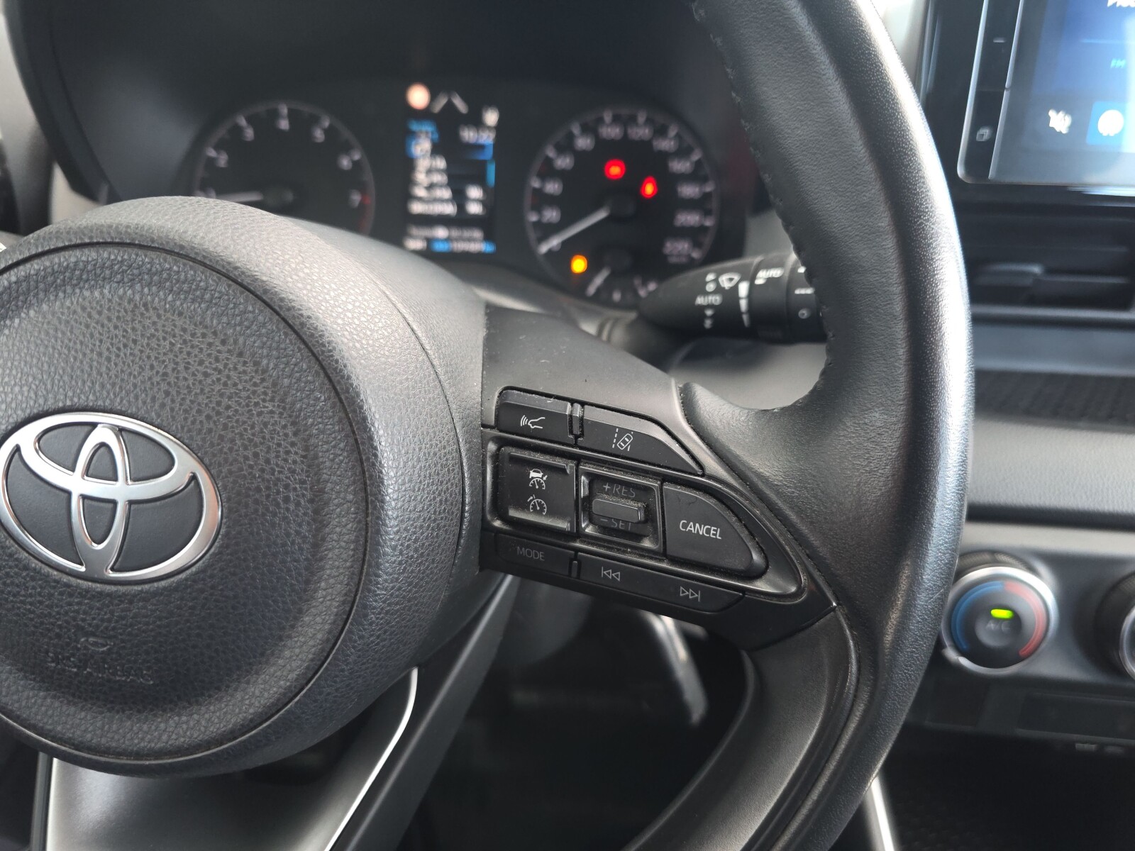 Toyota Yaris - zdjęcie 13