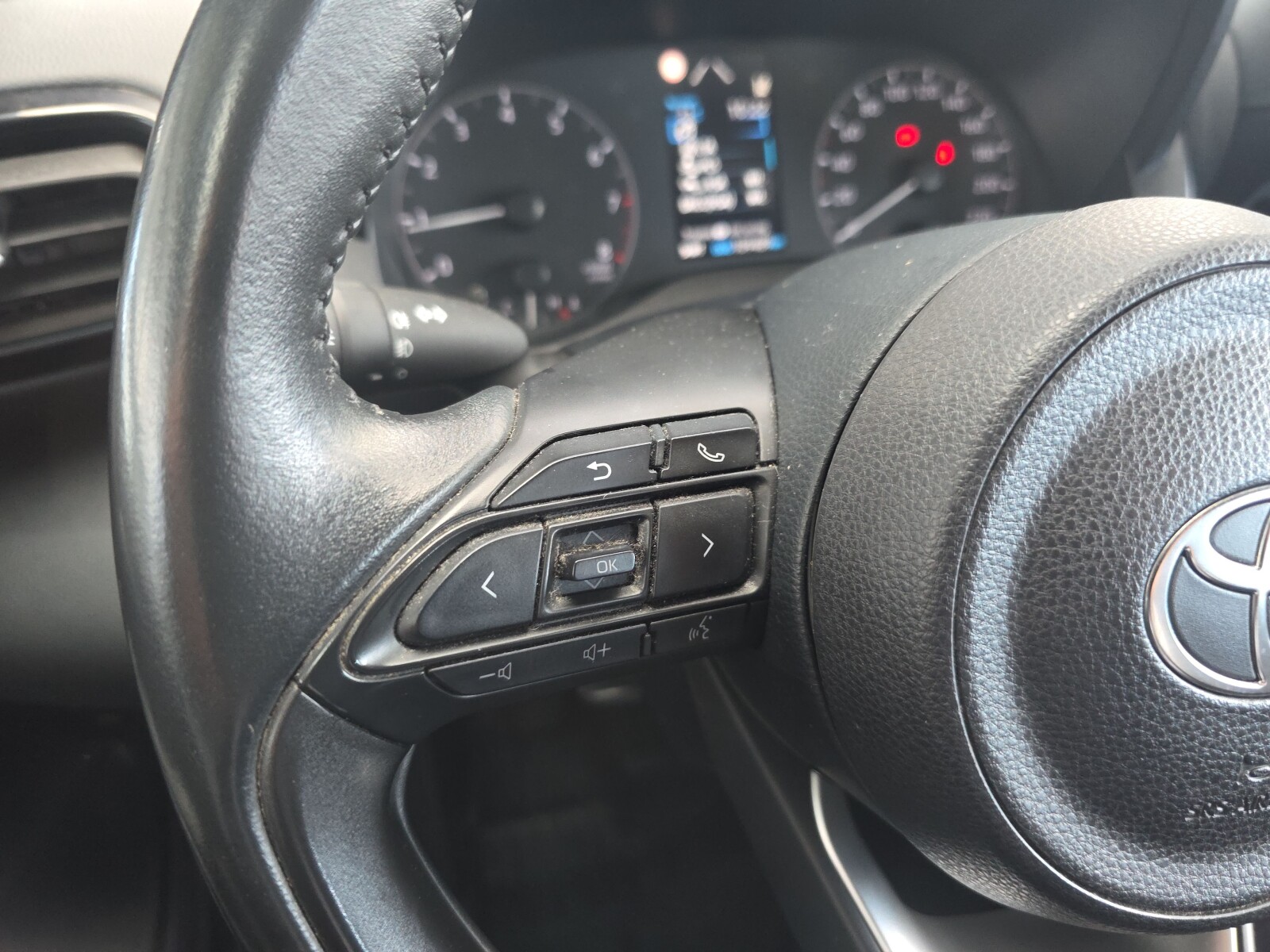 Toyota Yaris - zdjęcie 14