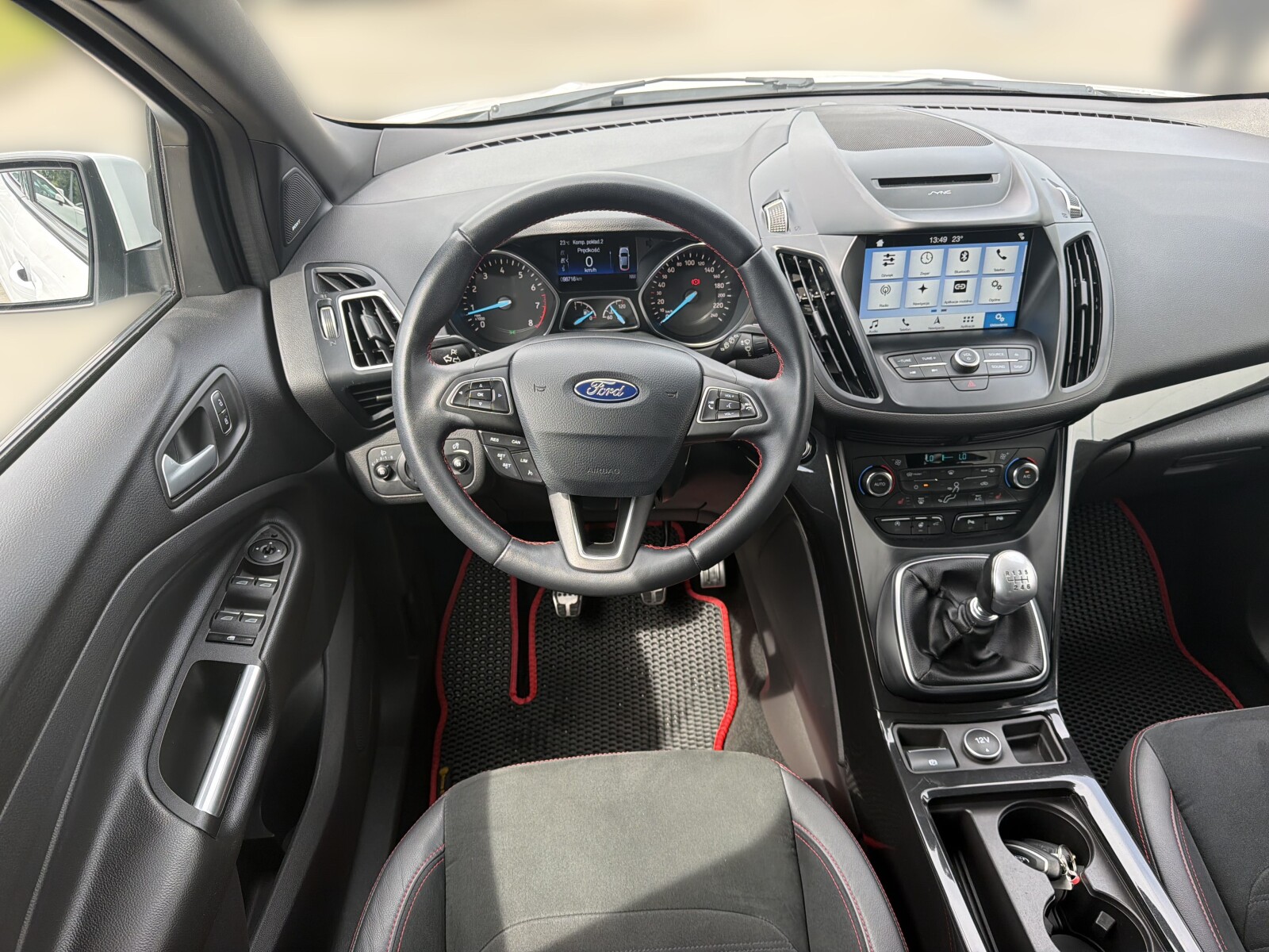 Ford Kuga - zdjęcie 14