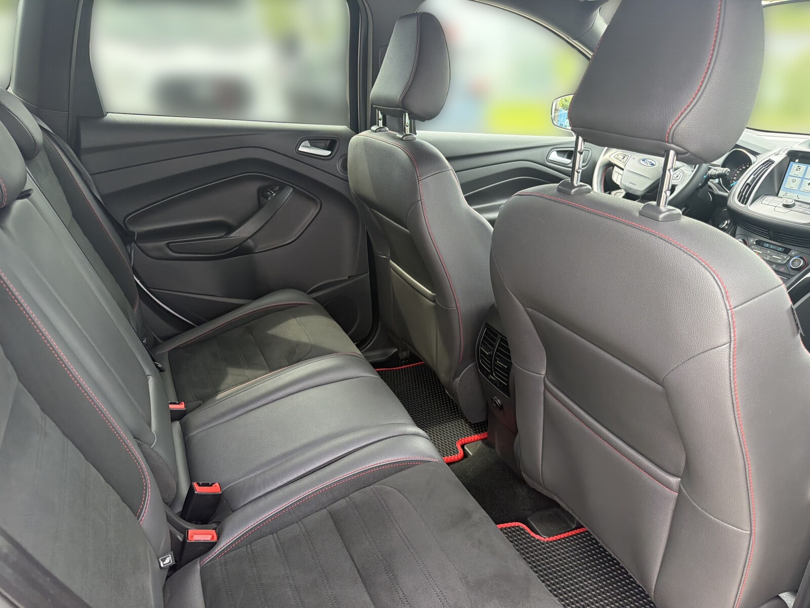 Ford Kuga - zdjęcie 18