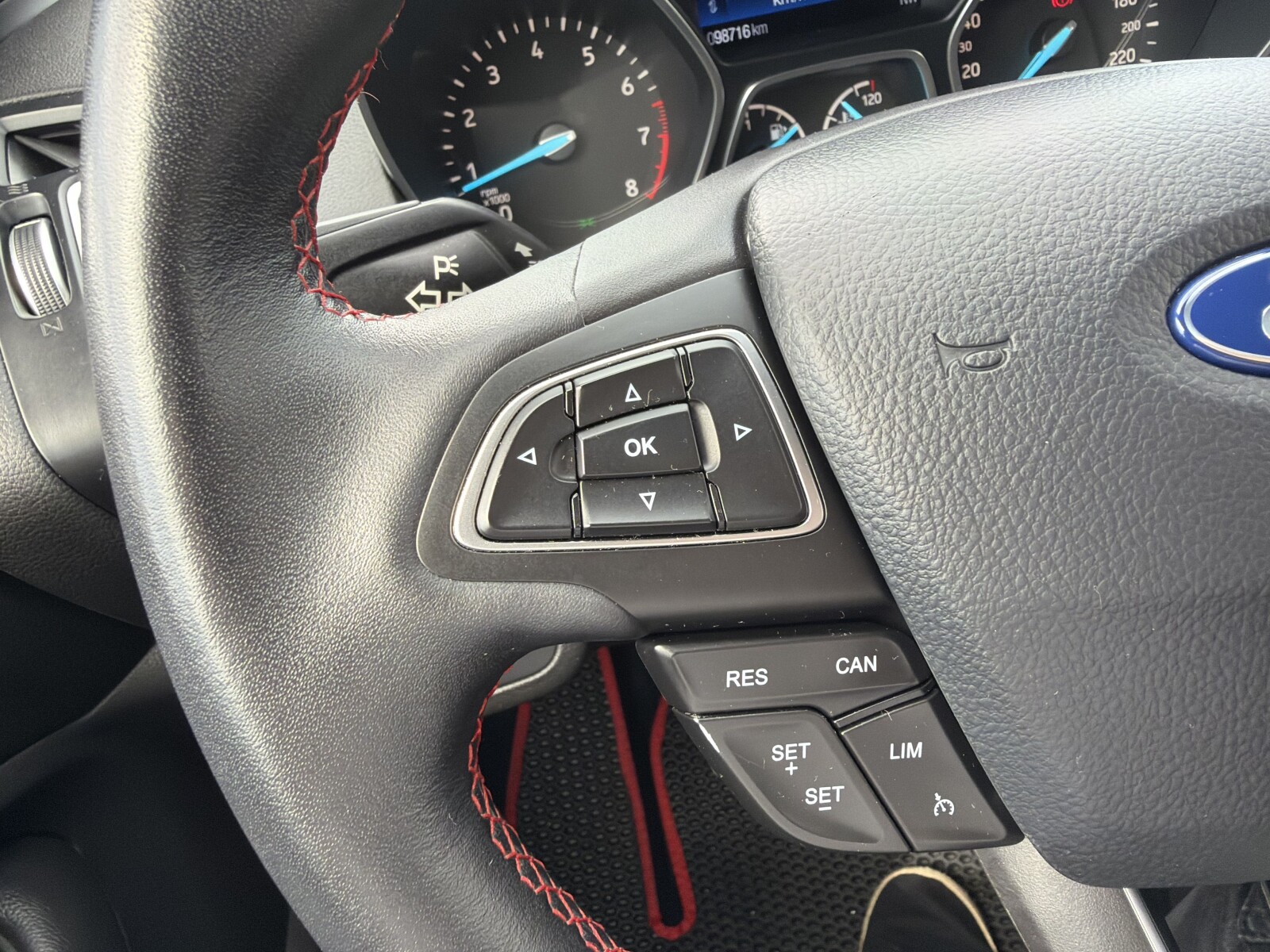Ford Kuga - zdjęcie 23