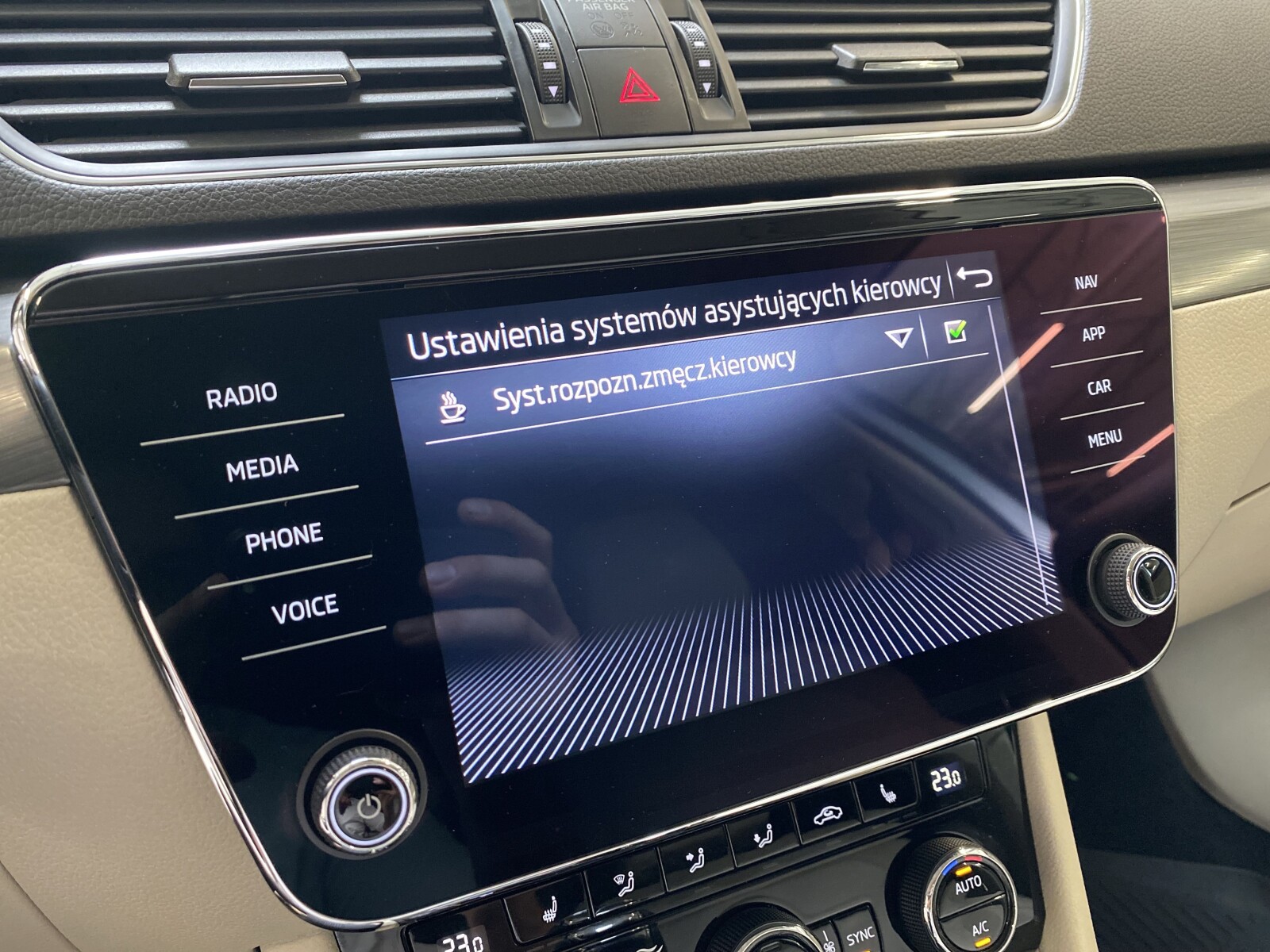 Škoda Superb - zdjęcie 25