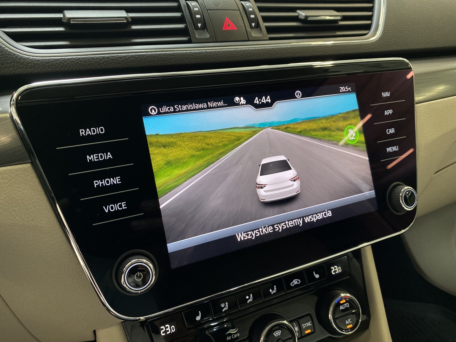 Škoda Superb - zdjęcie 24