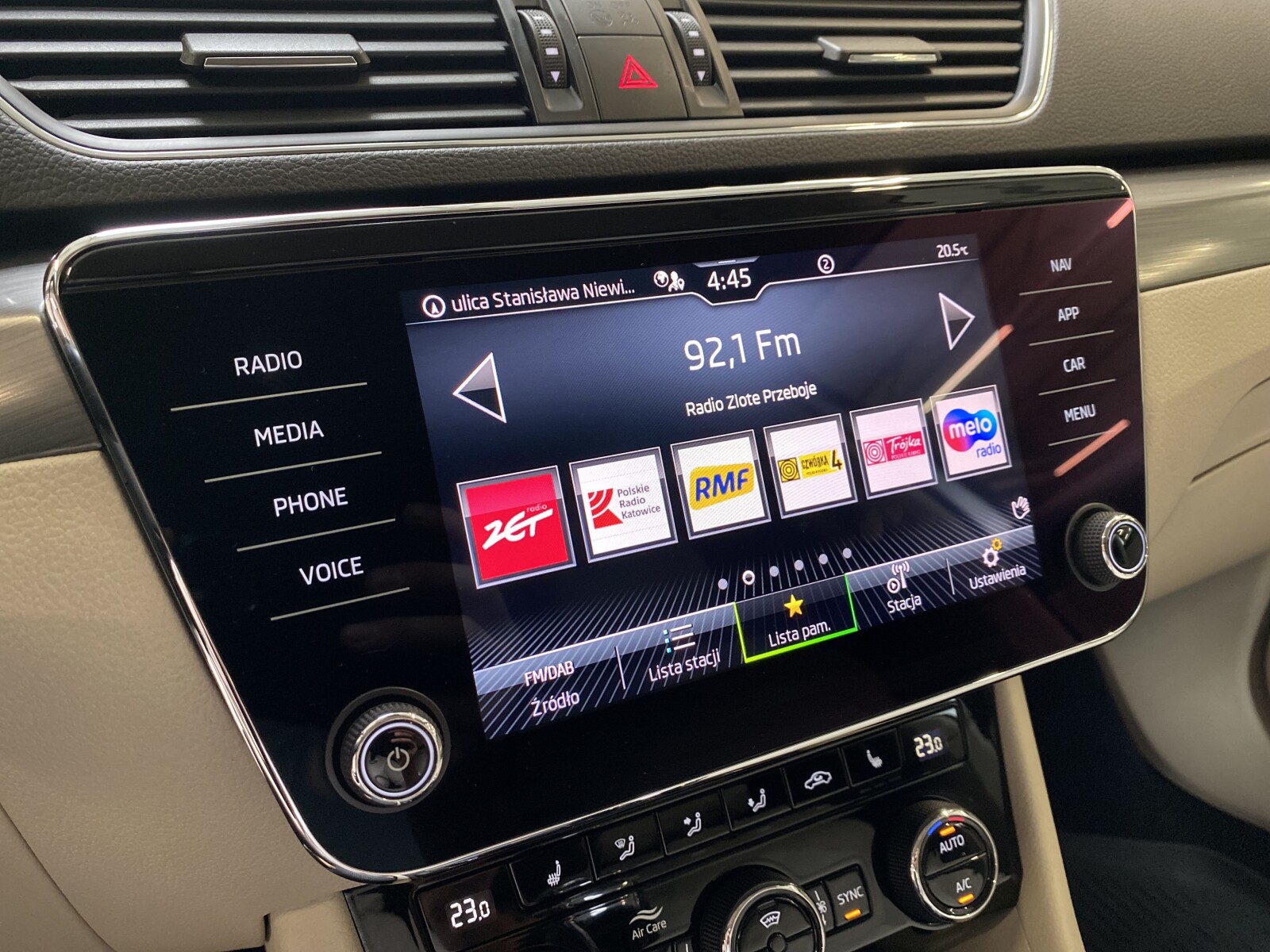 Škoda Superb - zdjęcie 21