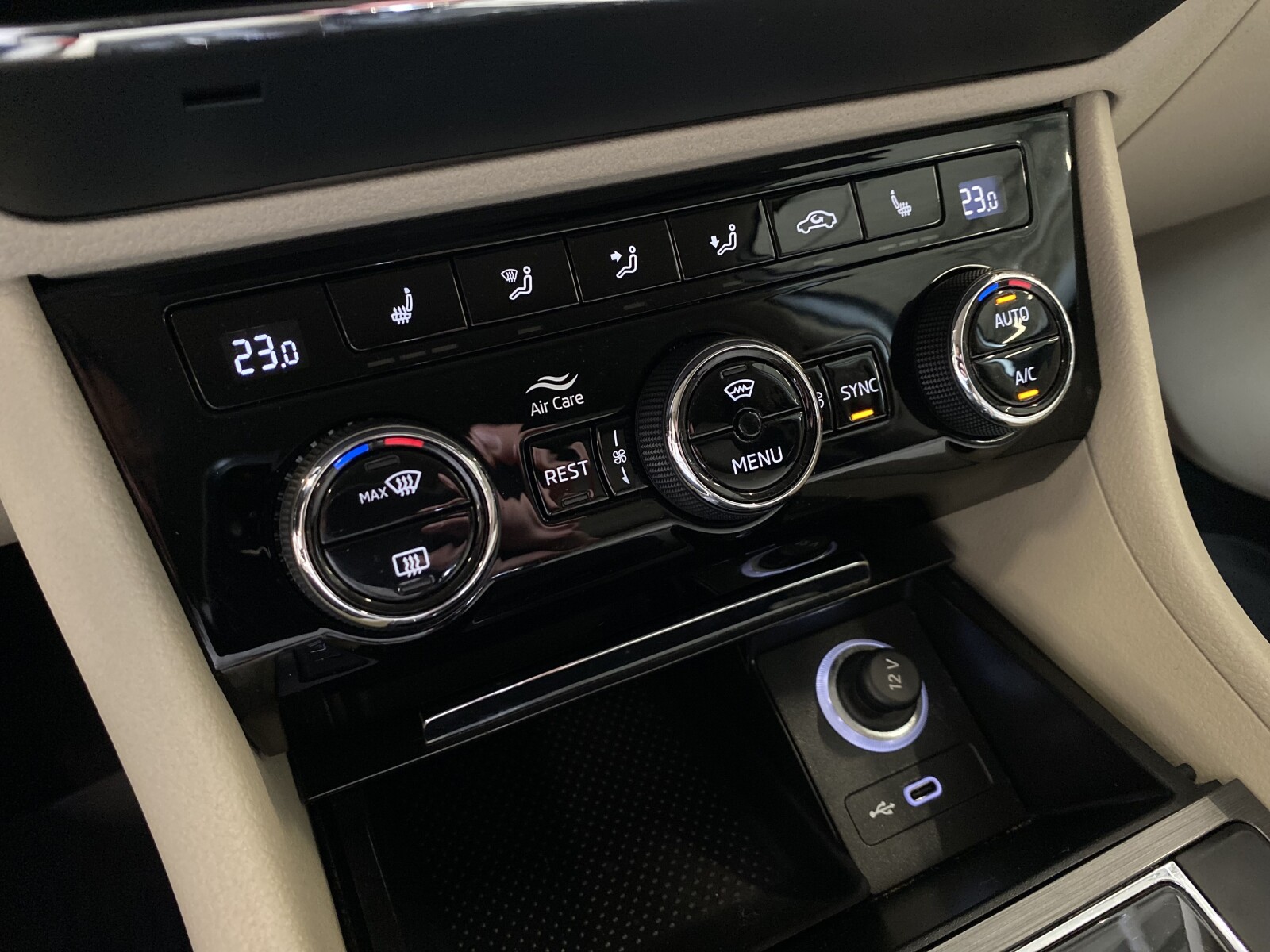 Škoda Superb - zdjęcie 19