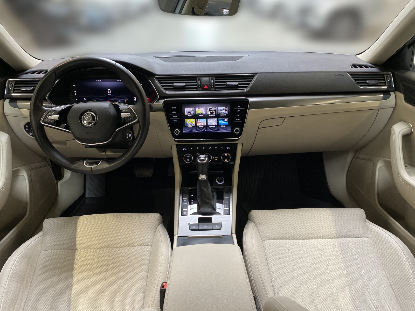 Škoda Superb - zdjęcie 10