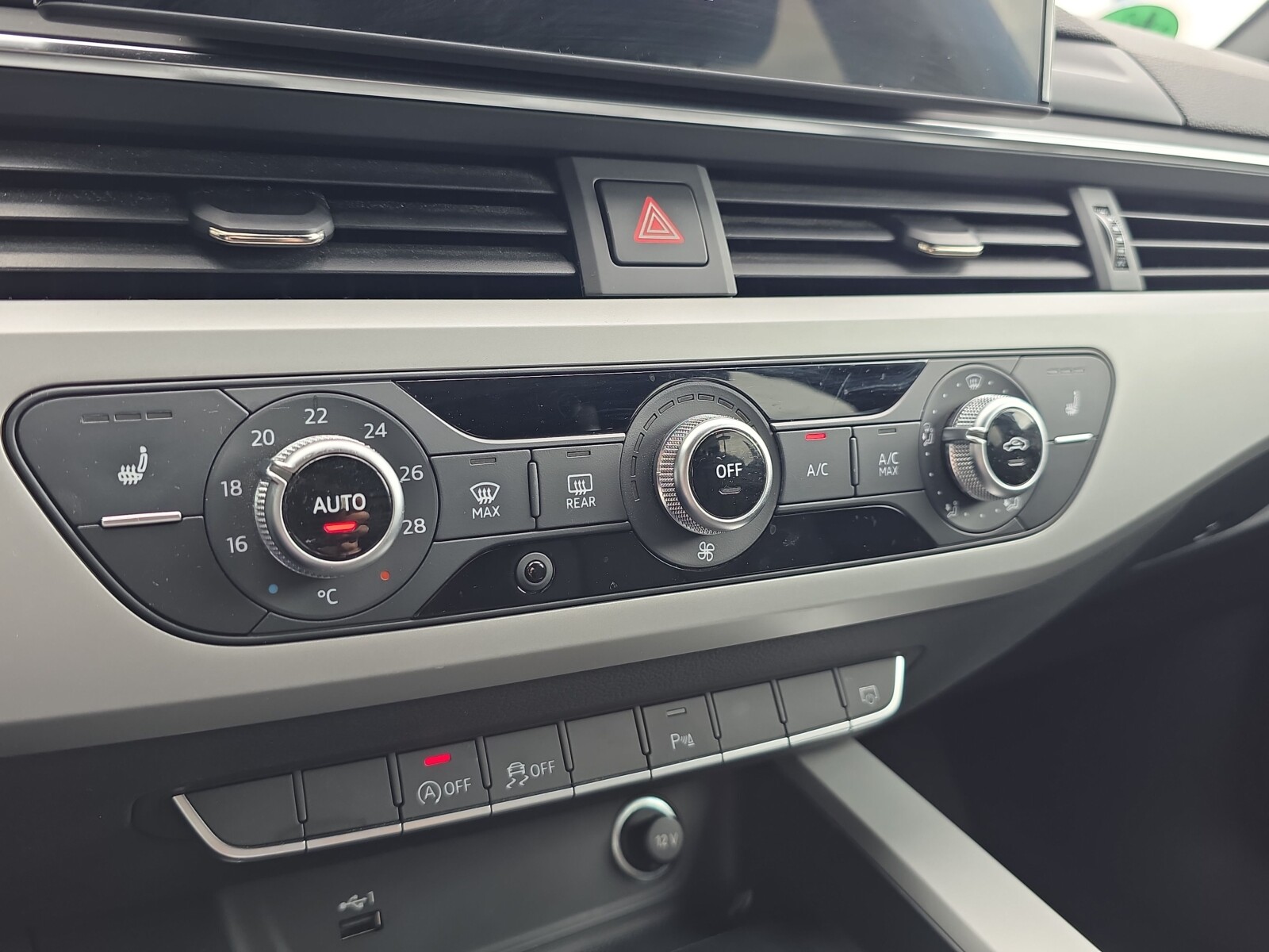 Audi A4 Avant - zdjęcie 26