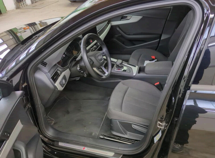 Audi A4 Avant - zdjęcie 4