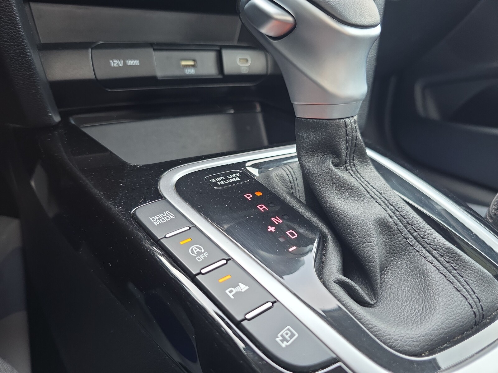 Kia Ceed - zdjęcie 25