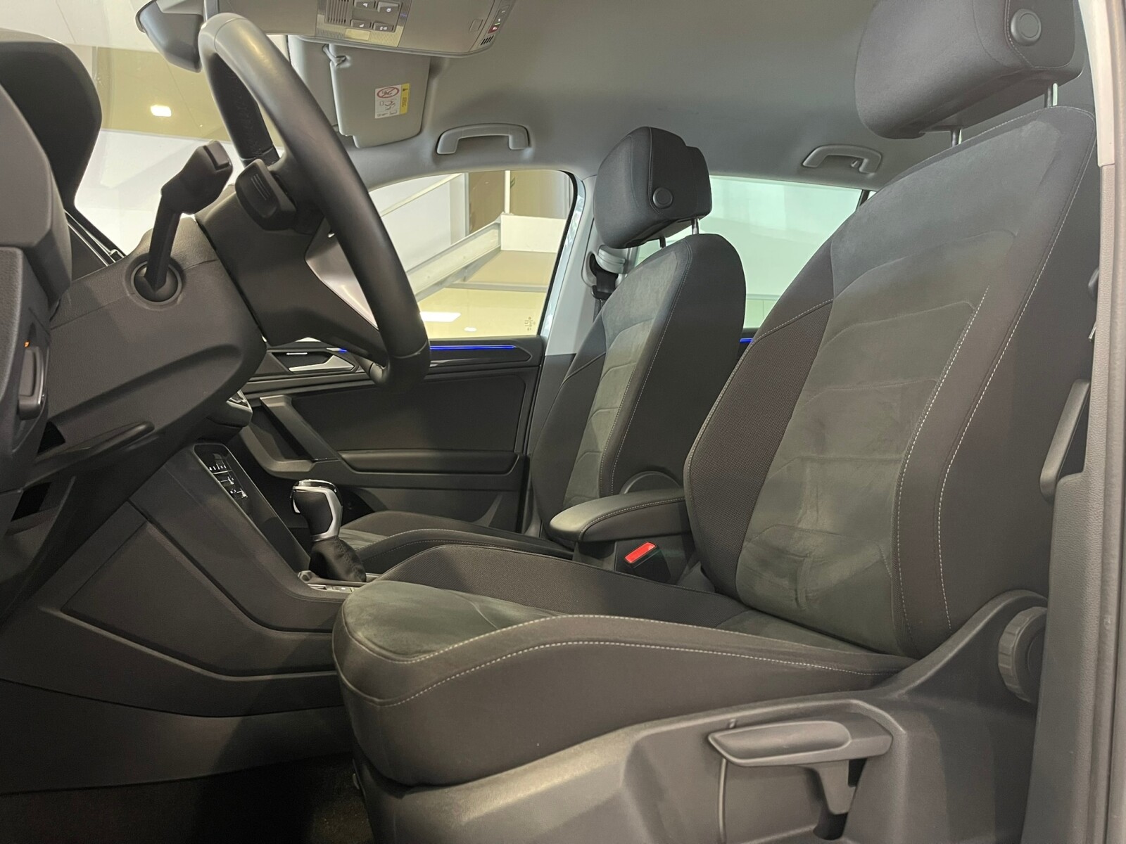 Volkswagen Tiguan - zdjęcie 9