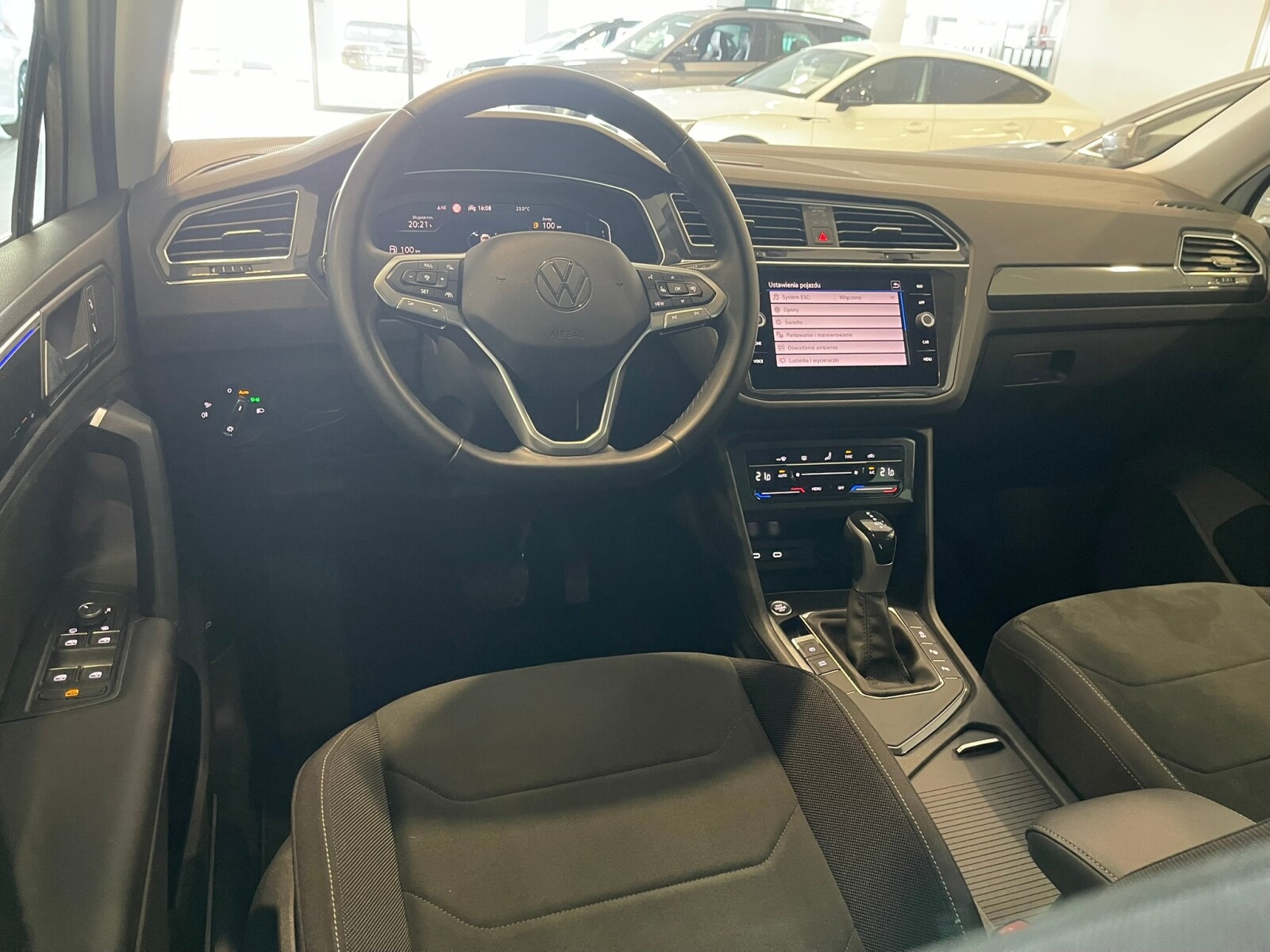 Volkswagen Tiguan - zdjęcie 11