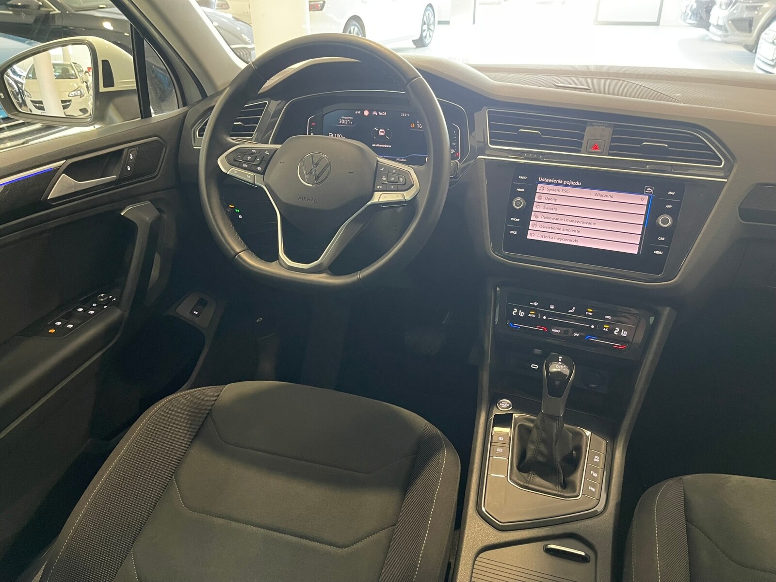 Volkswagen Tiguan - zdjęcie 13