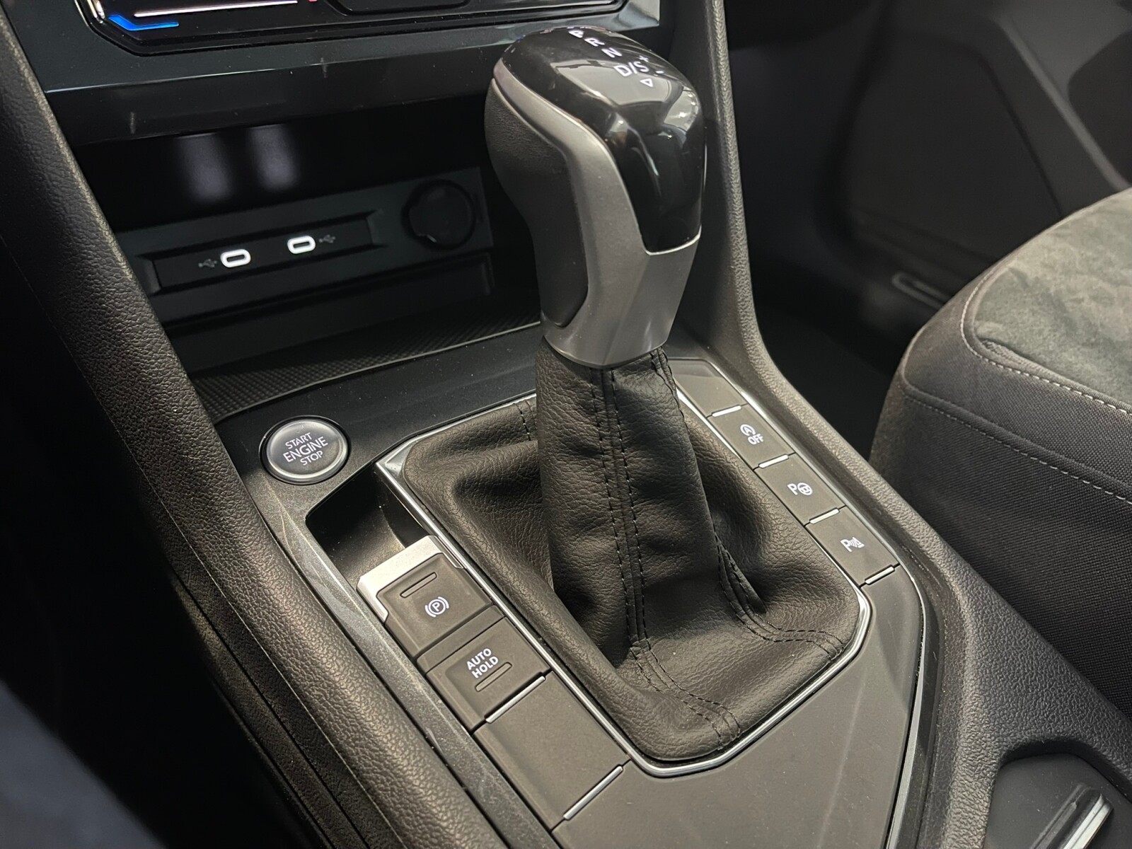 Volkswagen Tiguan - zdjęcie 25