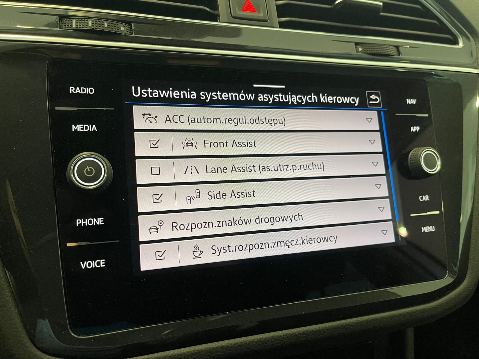 Volkswagen Tiguan - zdjęcie 19
