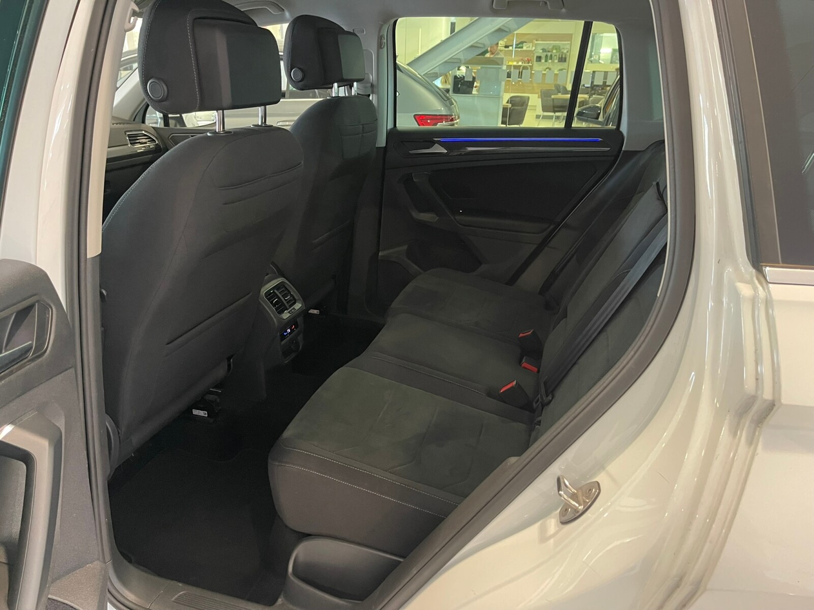 Volkswagen Tiguan - zdjęcie 10