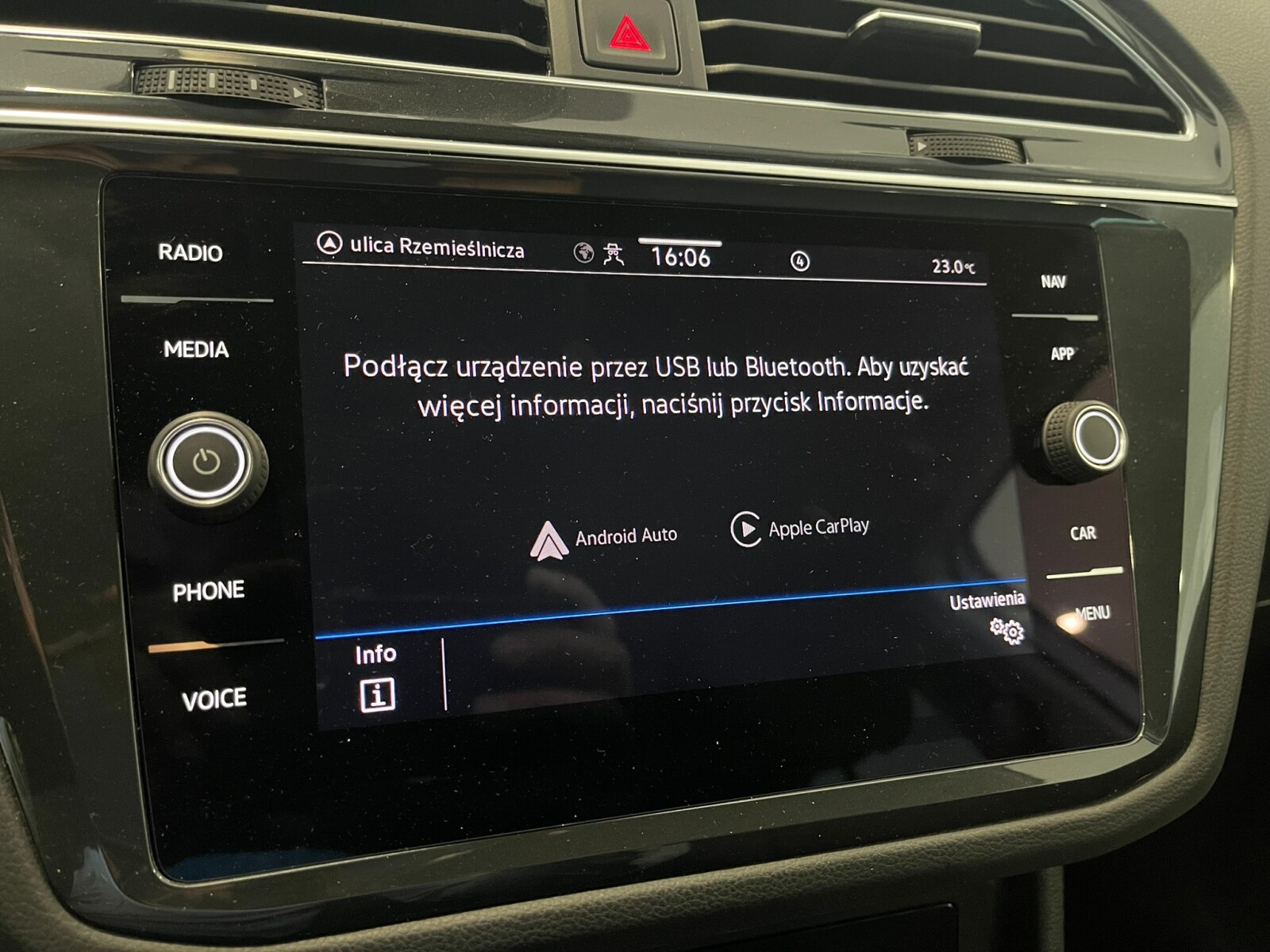 Volkswagen Tiguan - zdjęcie 21