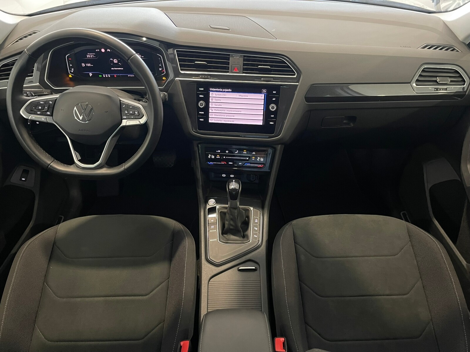 Volkswagen Tiguan - zdjęcie 12