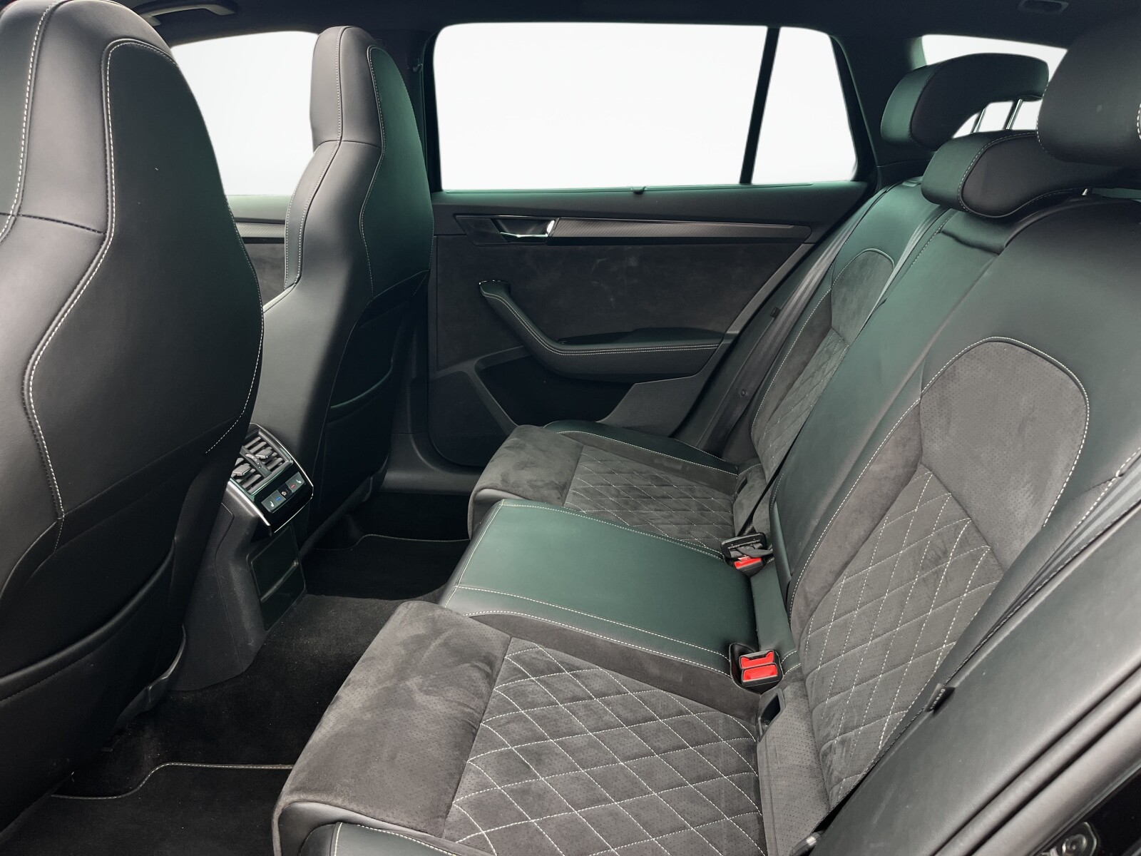 Škoda Superb - zdjęcie 15
