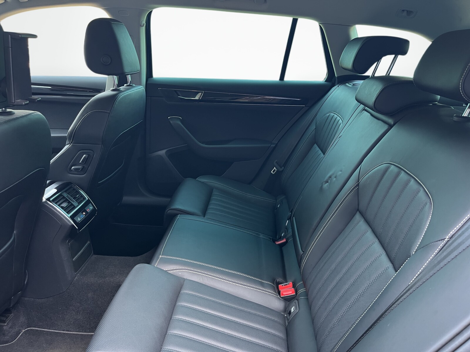 Škoda Superb - zdjęcie 15