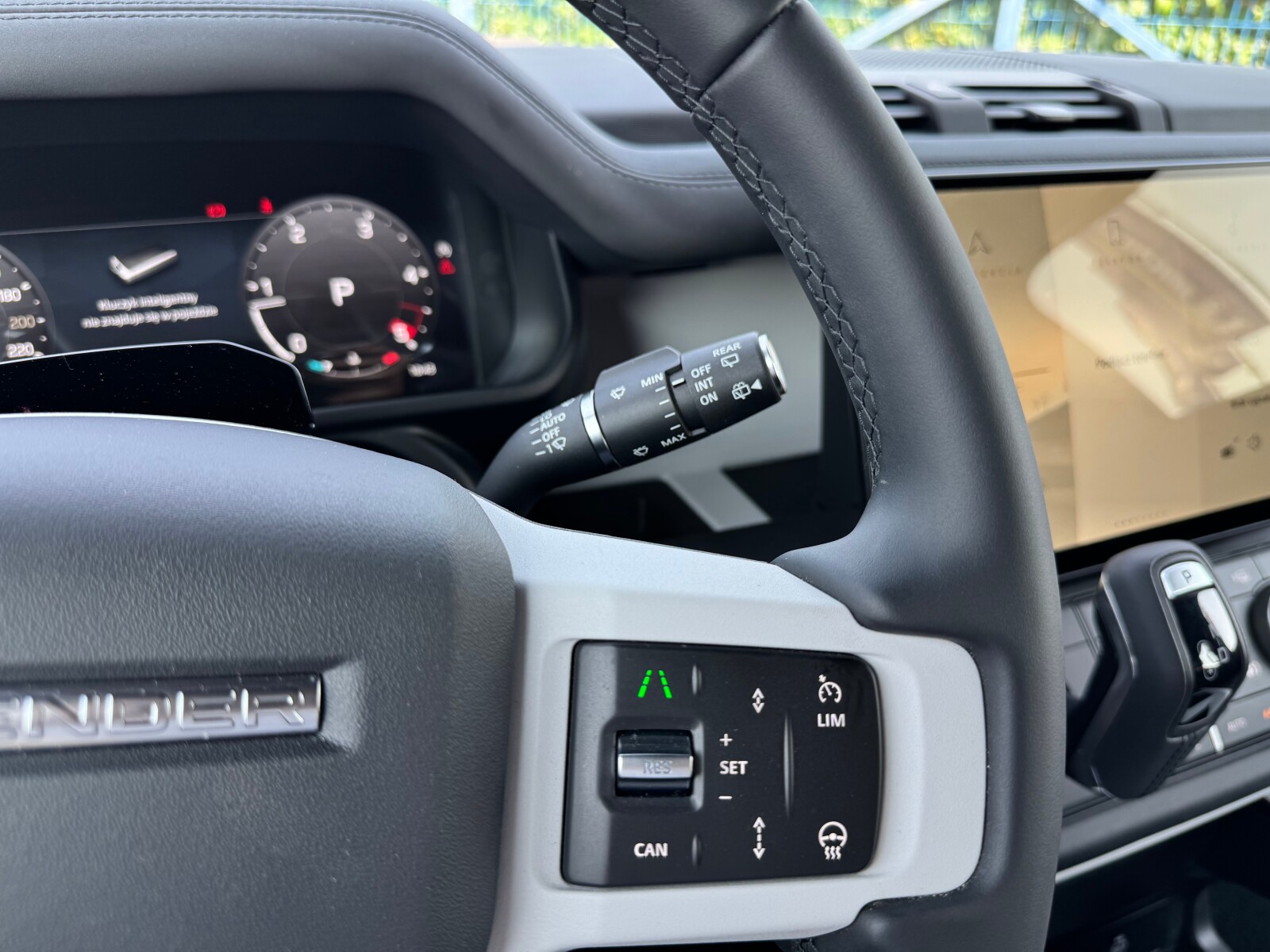 Land Rover Defender 110 - zdjęcie 11