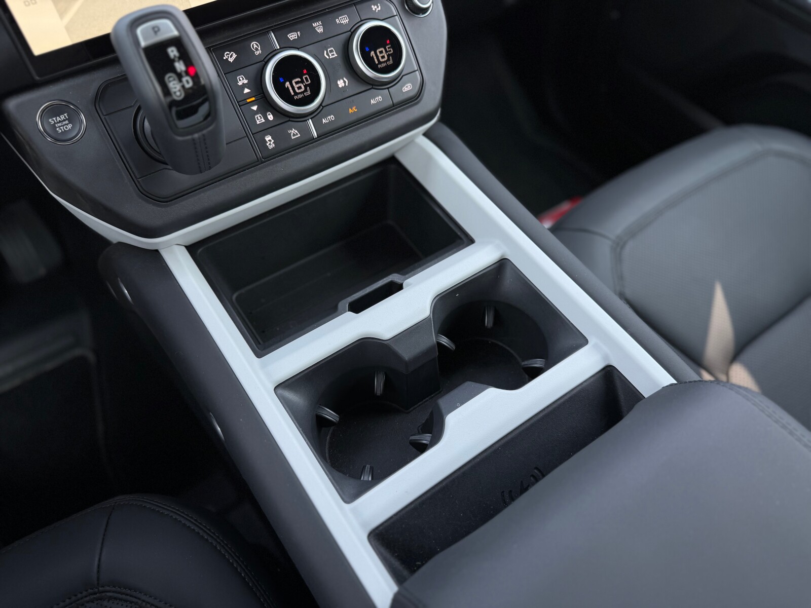 Land Rover Defender 110 - zdjęcie 16