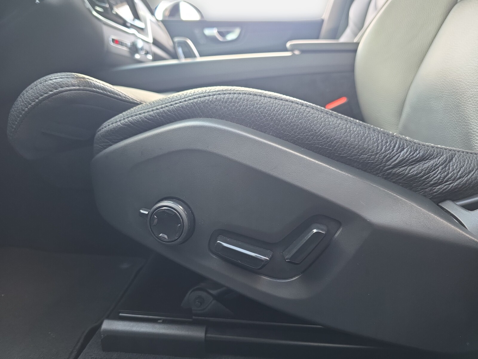 Volvo XC 60 - zdjęcie 10